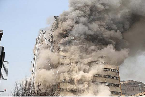 30 رجل إطفاء لقوا مصرعهم بانهيار برج في طهران